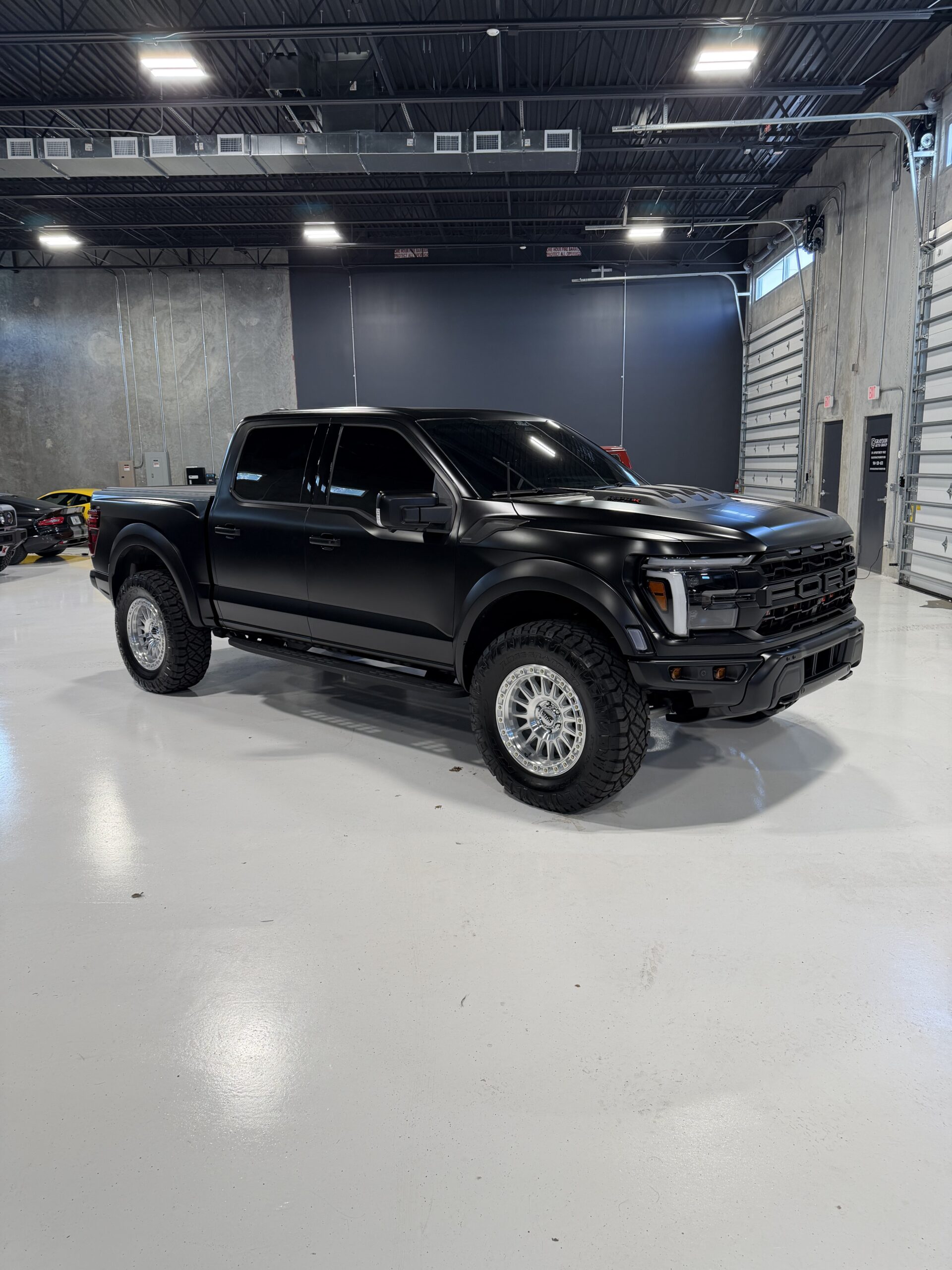 graydon-f-150-raptor-r-black-0-43