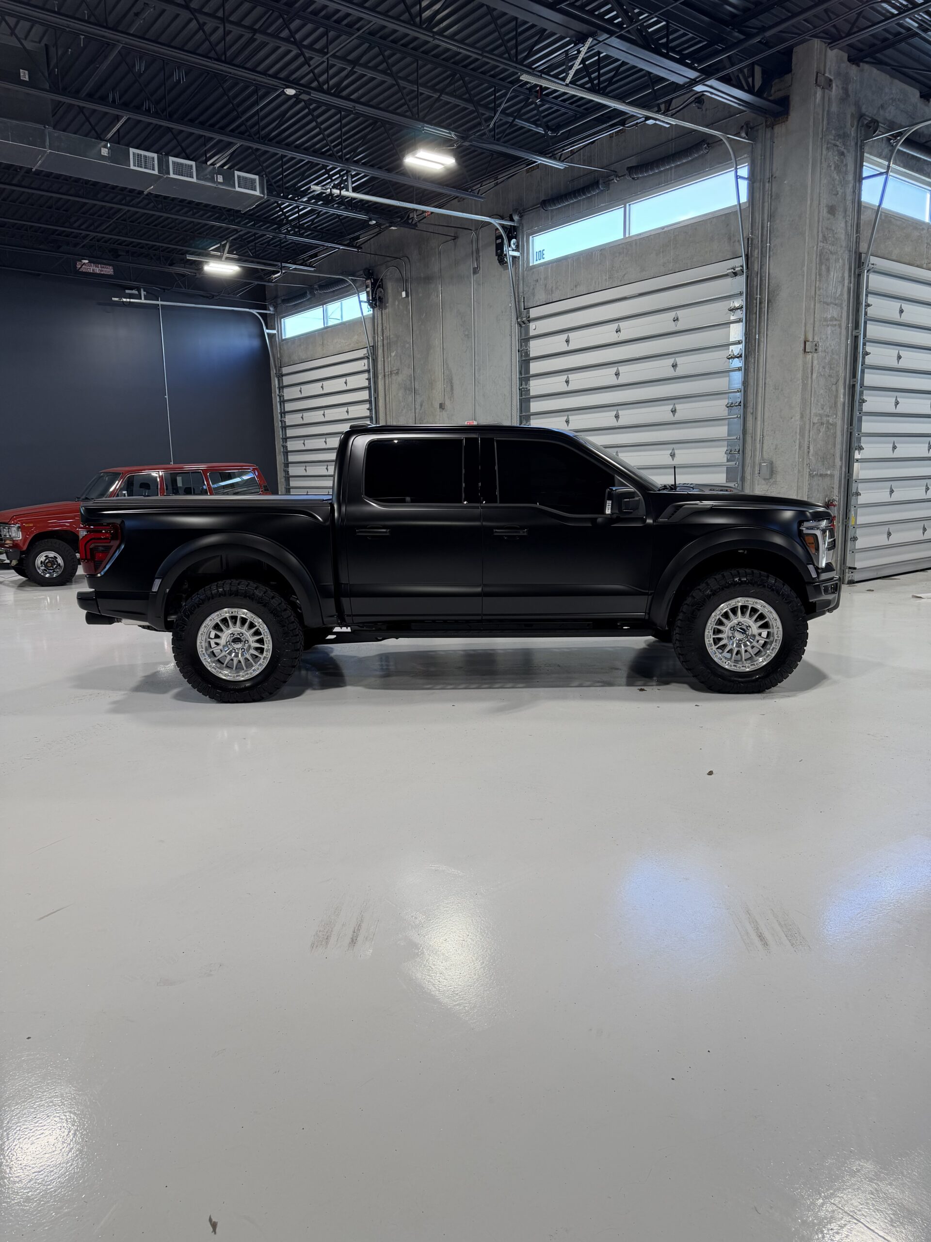 graydon-f-150-raptor-r-black-0-51