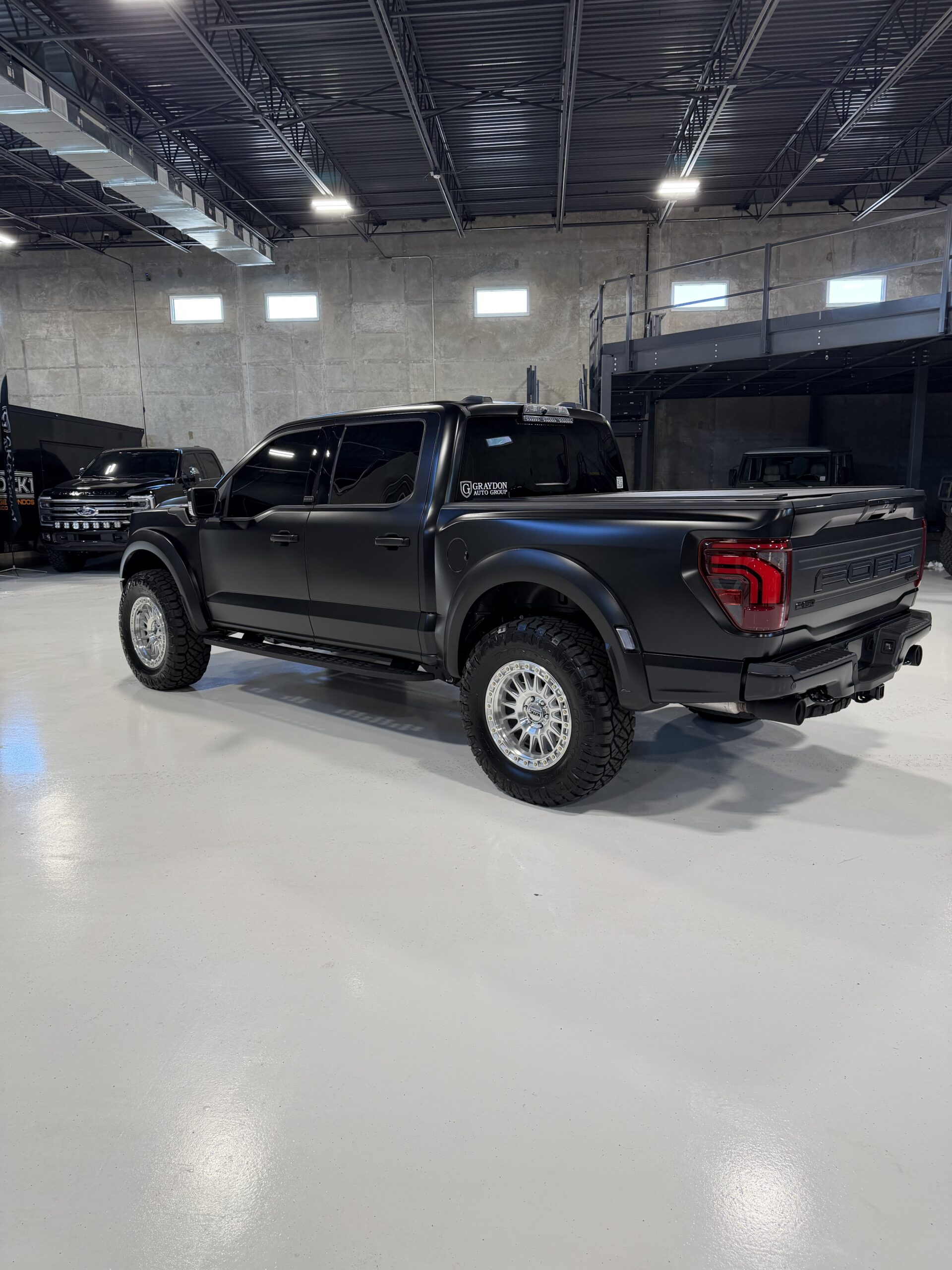 graydon-f-150-raptor-r-black-2-27