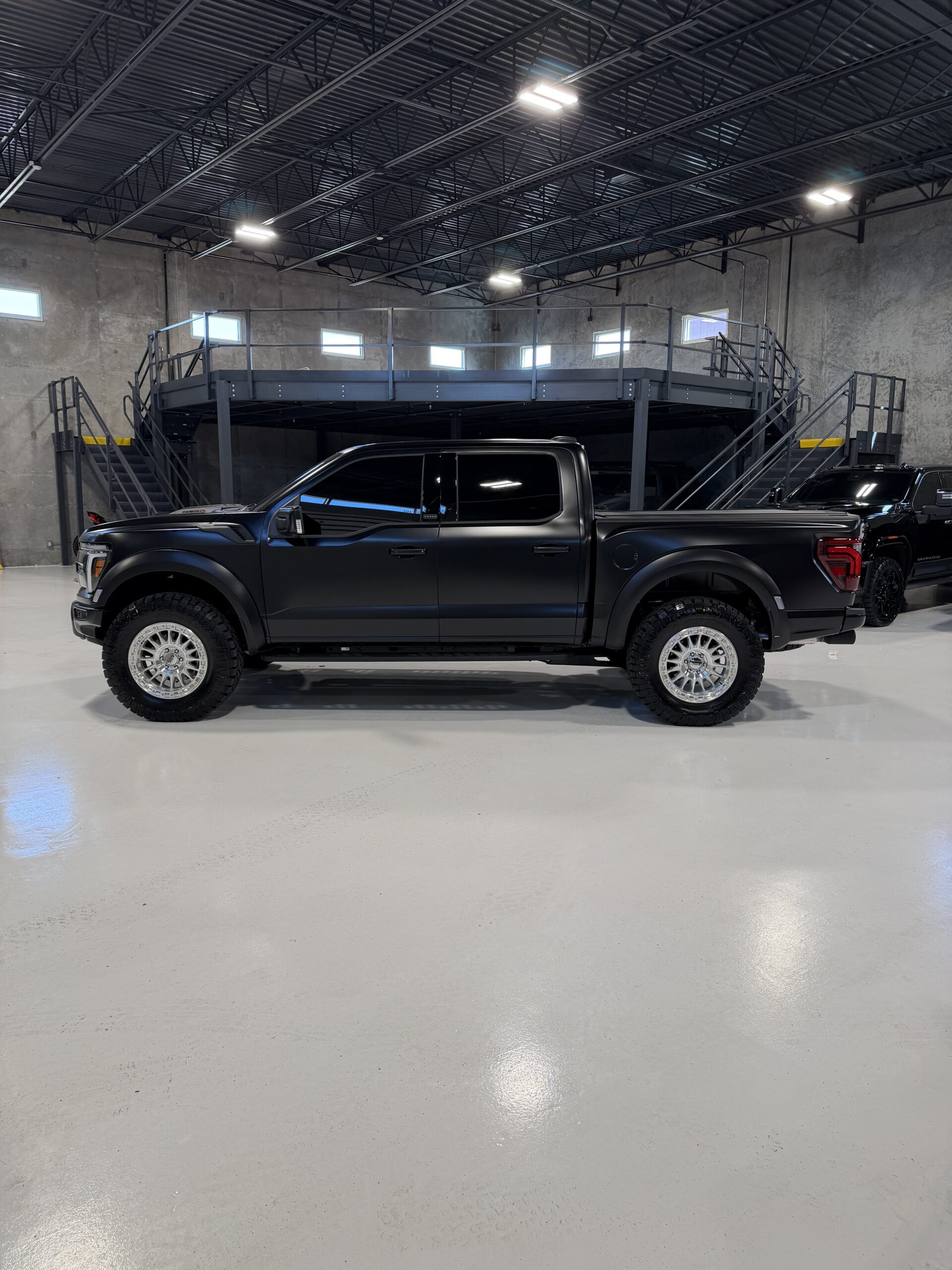 graydon-f-150-raptor-r-black-2-37