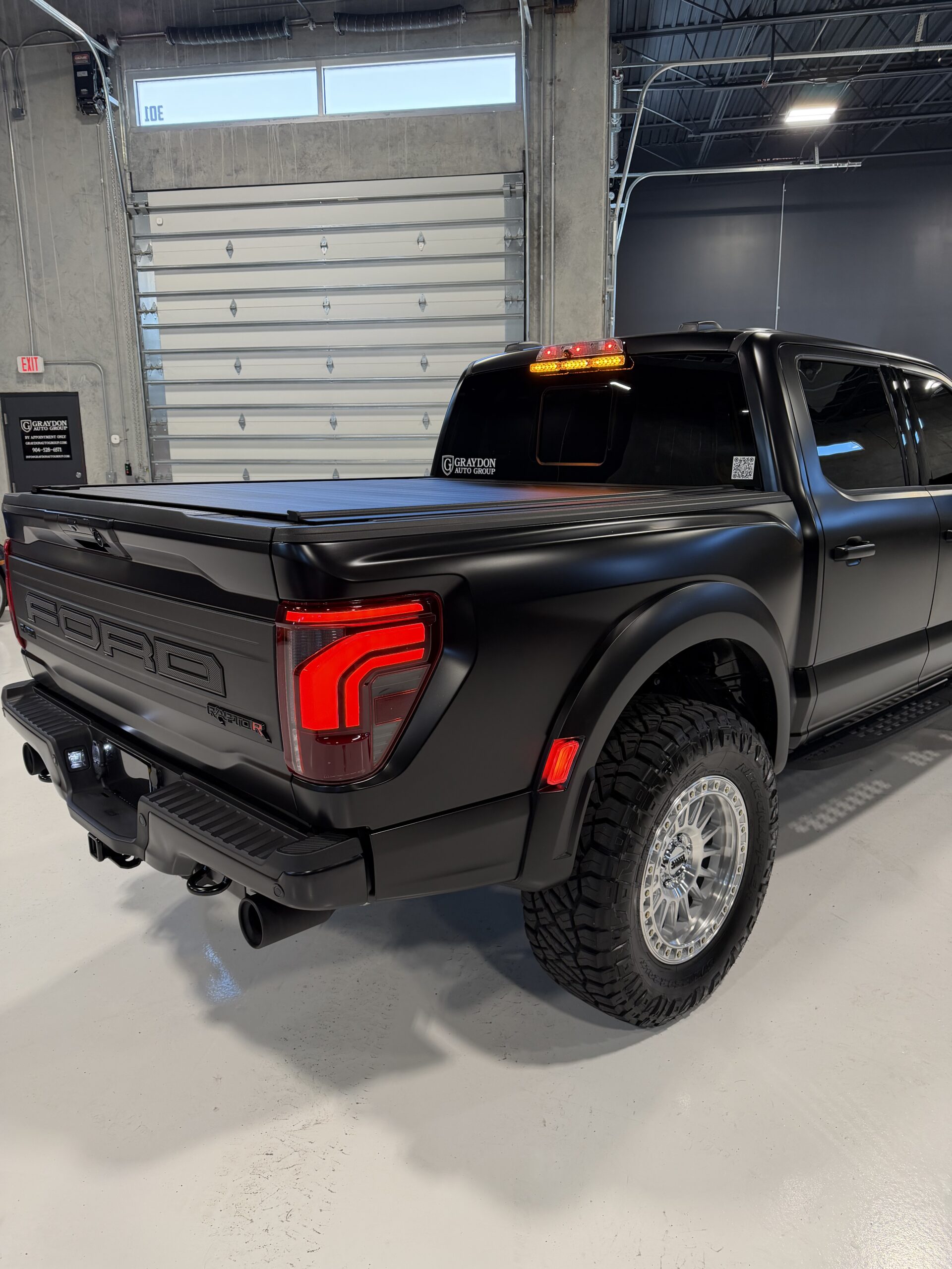 graydon-f-150-raptor-r-black-8-22